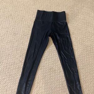 Carbon 38 7/8 Takara Legging. Size Small. Excellent condition.